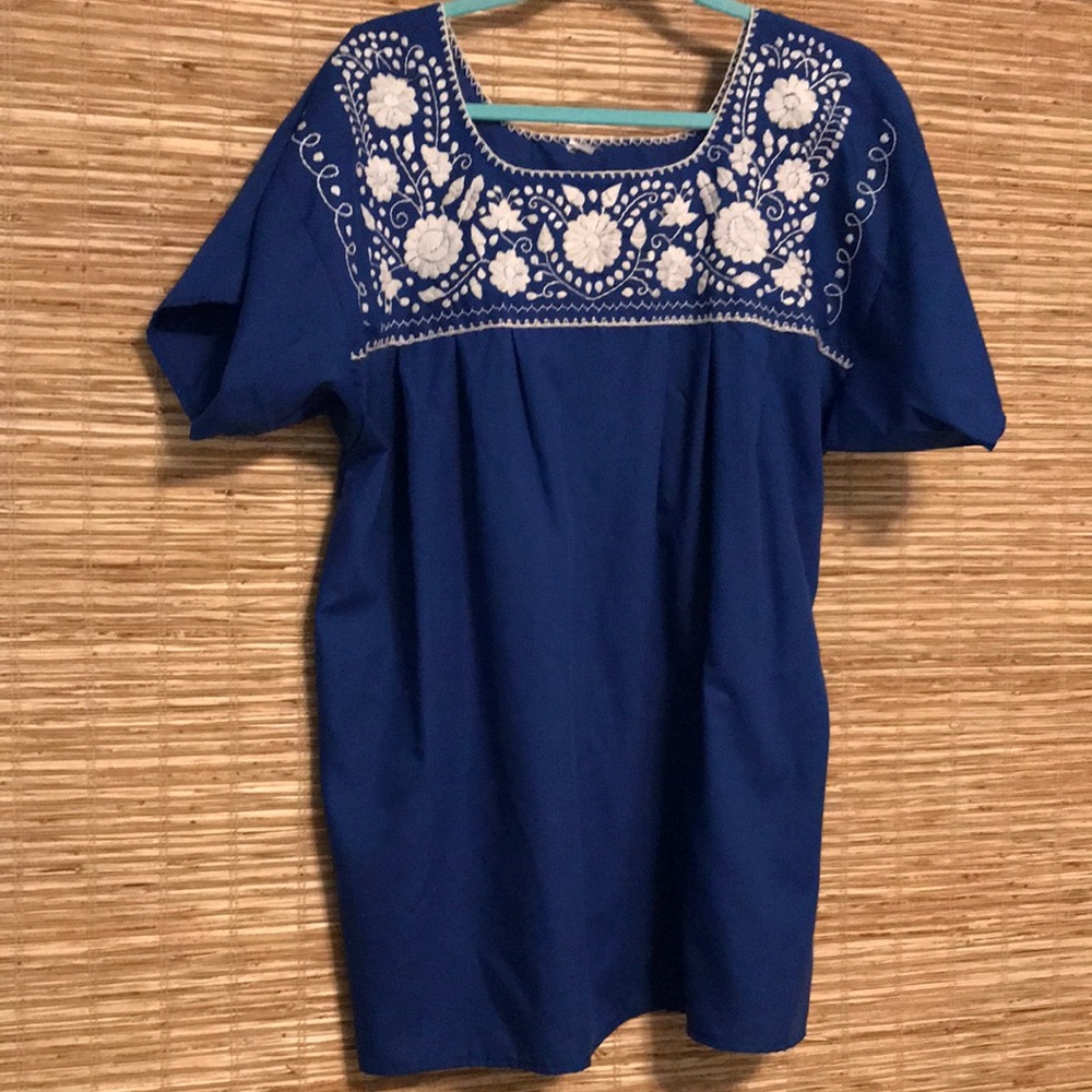 Blue embroidered Mexican tunic. XXL